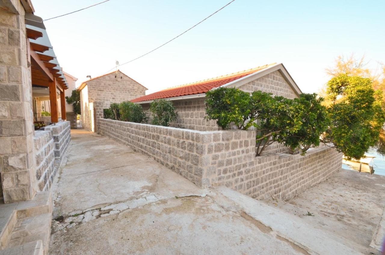 טיווט Leut Stone Residence מראה חיצוני תמונה