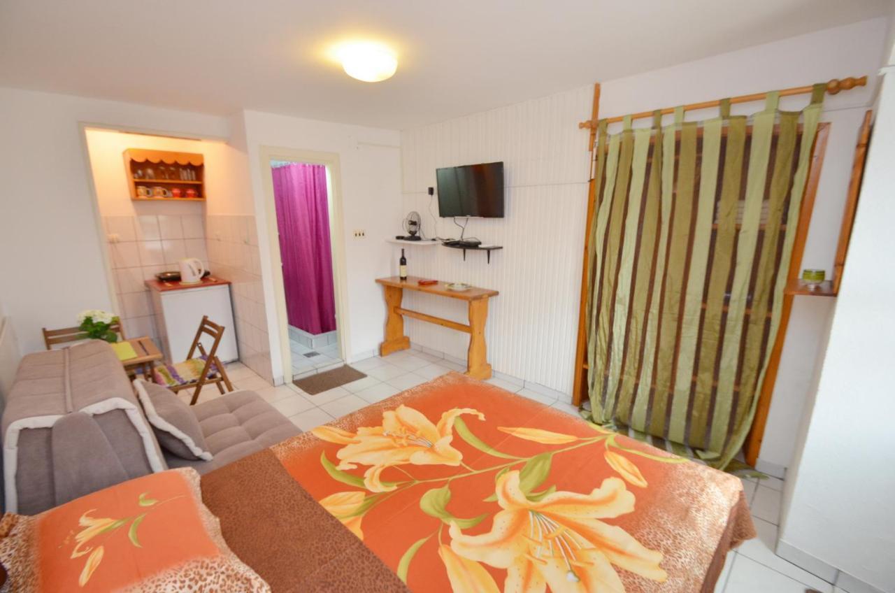 טיווט Leut Stone Residence מראה חיצוני תמונה