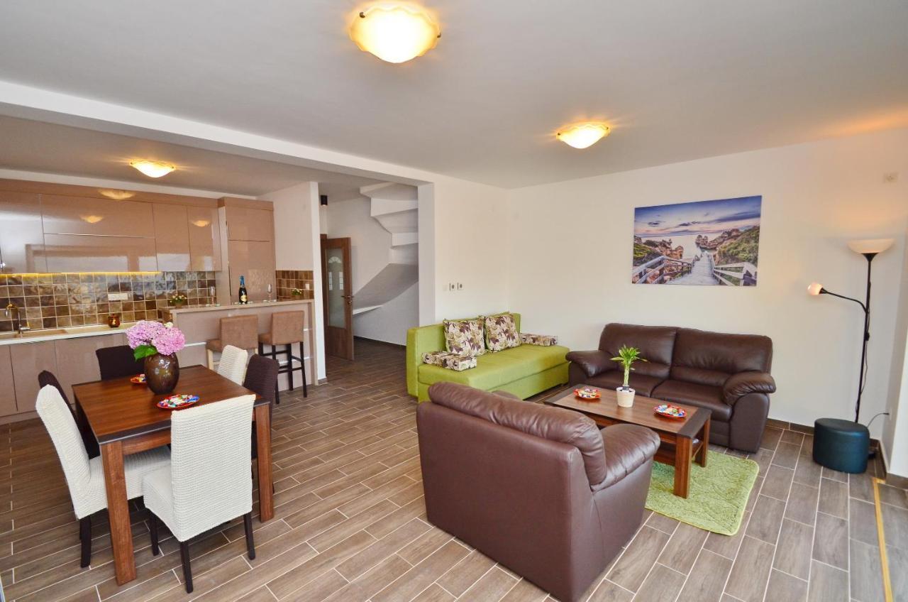 טיווט Leut Stone Residence מראה חיצוני תמונה